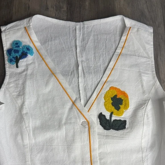 Cottagecore Festival White Short and Vest Set with Floral Embroidery - Picture 10 of 11